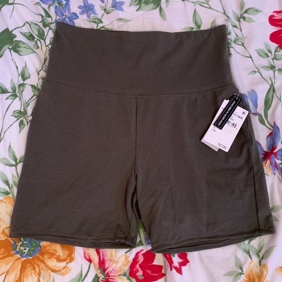 Nordstrom Pants - NWT (Altered) Nordstrom Green Olive Biker Shorts (4 inch inseam)